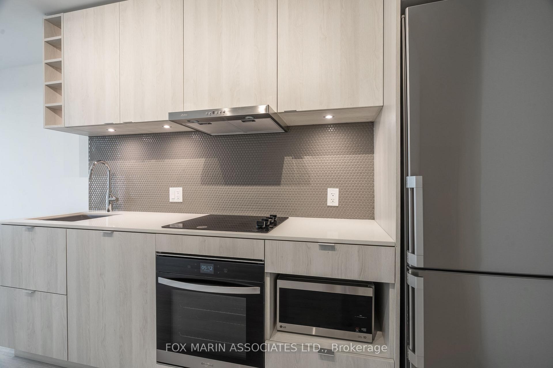 Photo 3 of Unit 908, 11 Yorkville Avenue, Toronto, The Annex — HOMEH