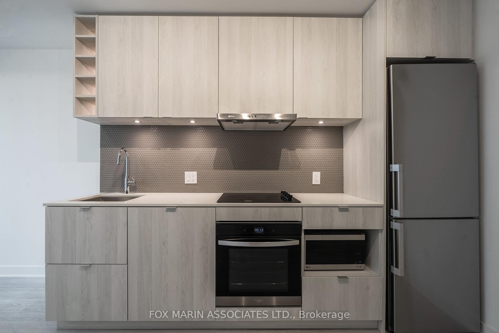 Photo 4 of Unit 908, 11 Yorkville Avenue, Toronto, The Annex — HOMEH