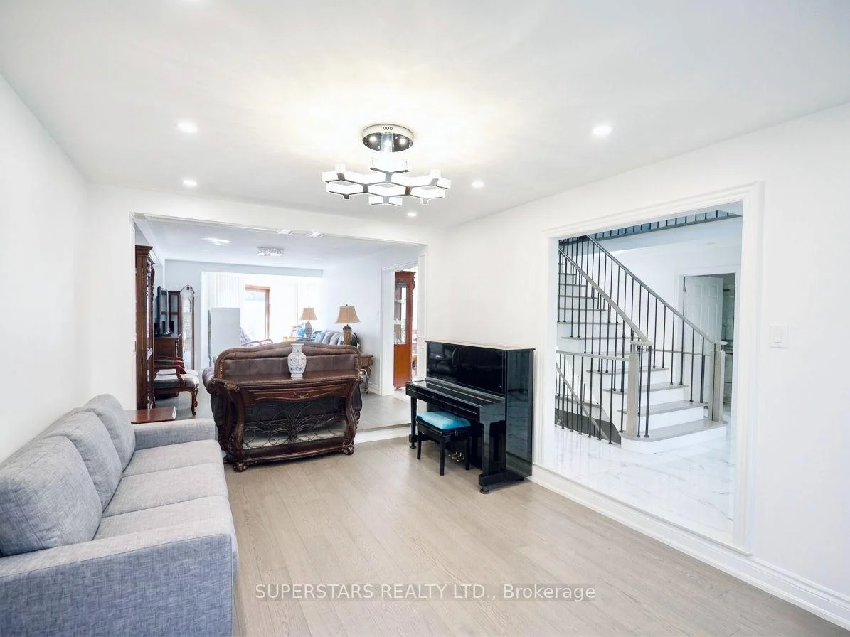 Photo 18 of 34 Loweswater Avenue, Markham, Unionville — HOMEH