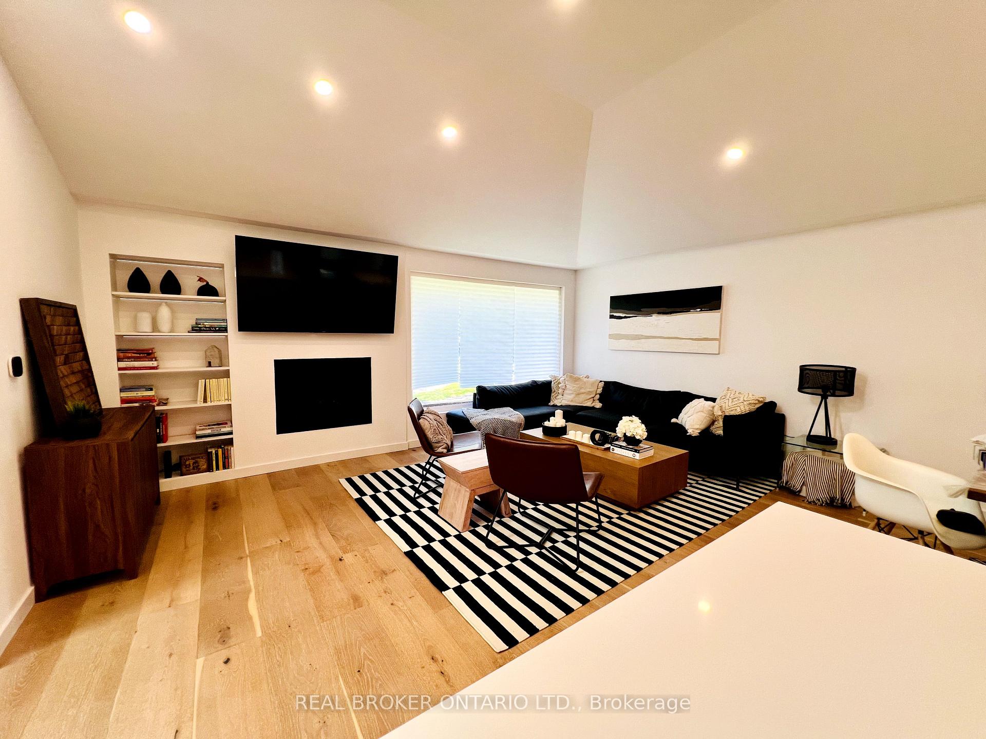 Photo 2 of 51 Castlemere Crescent, Scarborough, L'Amoreaux — HOMEH