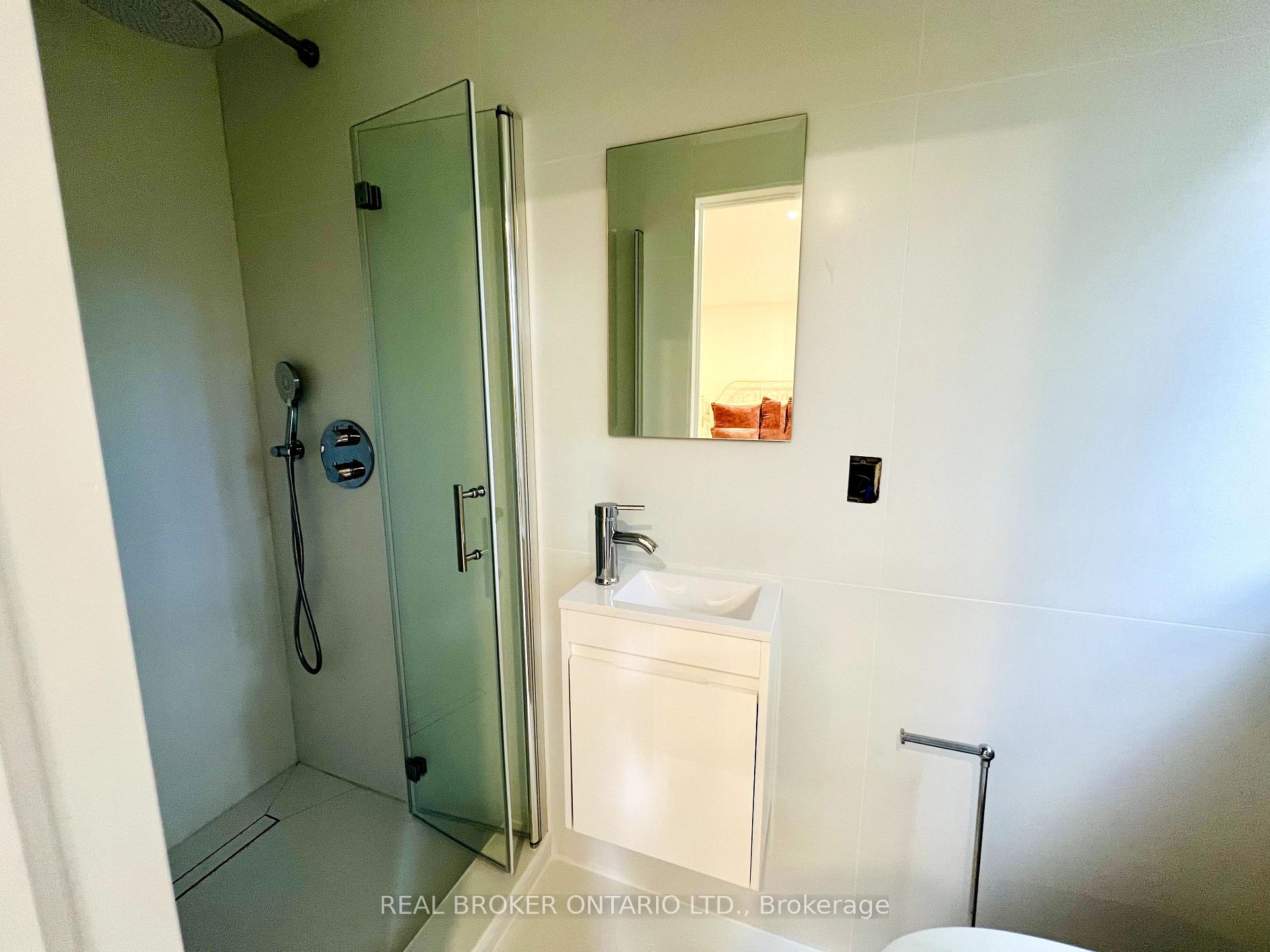 Photo 19 of 51 Castlemere Crescent, Scarborough, L'Amoreaux — HOMEH