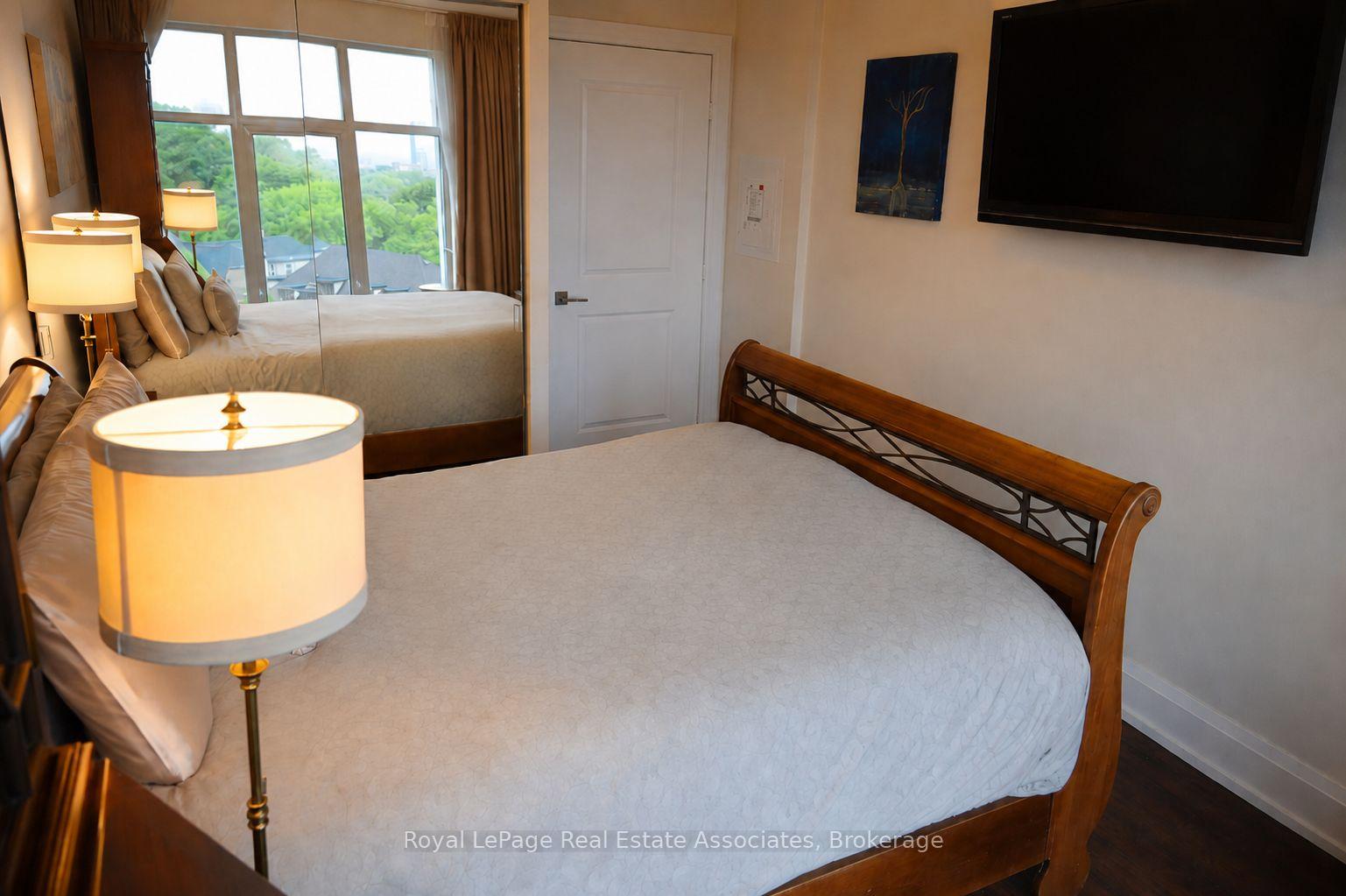 Photo 8 of Unit 816, 1 Old Mill Drive, Toronto, High Park-Swansea — HOMEH