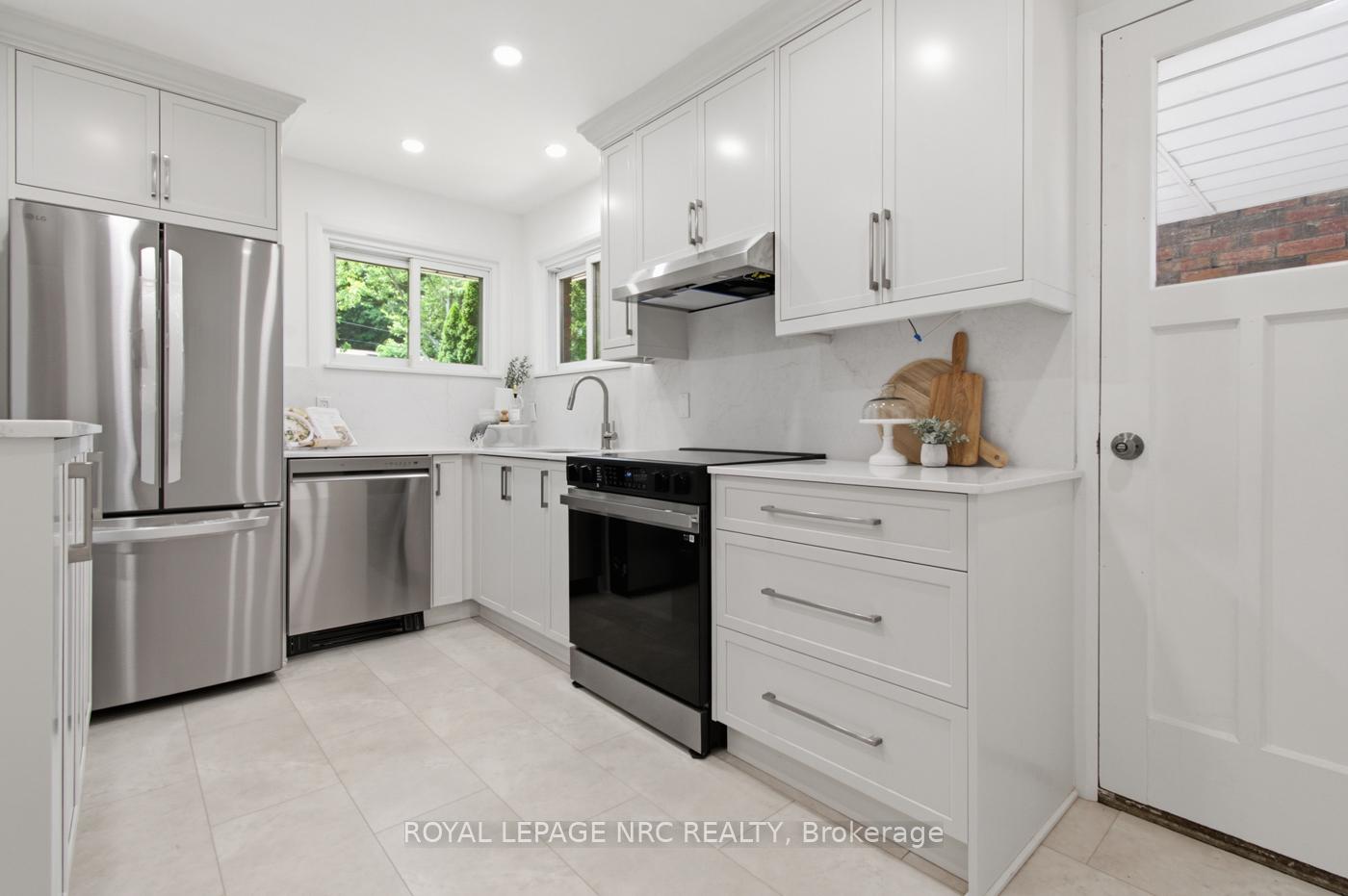Photo 18 of 179 Woodside Drive, St. Catharines, Glendale/Glenridge — HOMEH