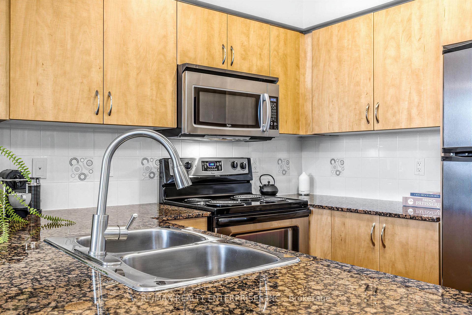 Photo 6 of Unit 304, 15 Legion Road, Etobicoke, Mimico — HOMEH
