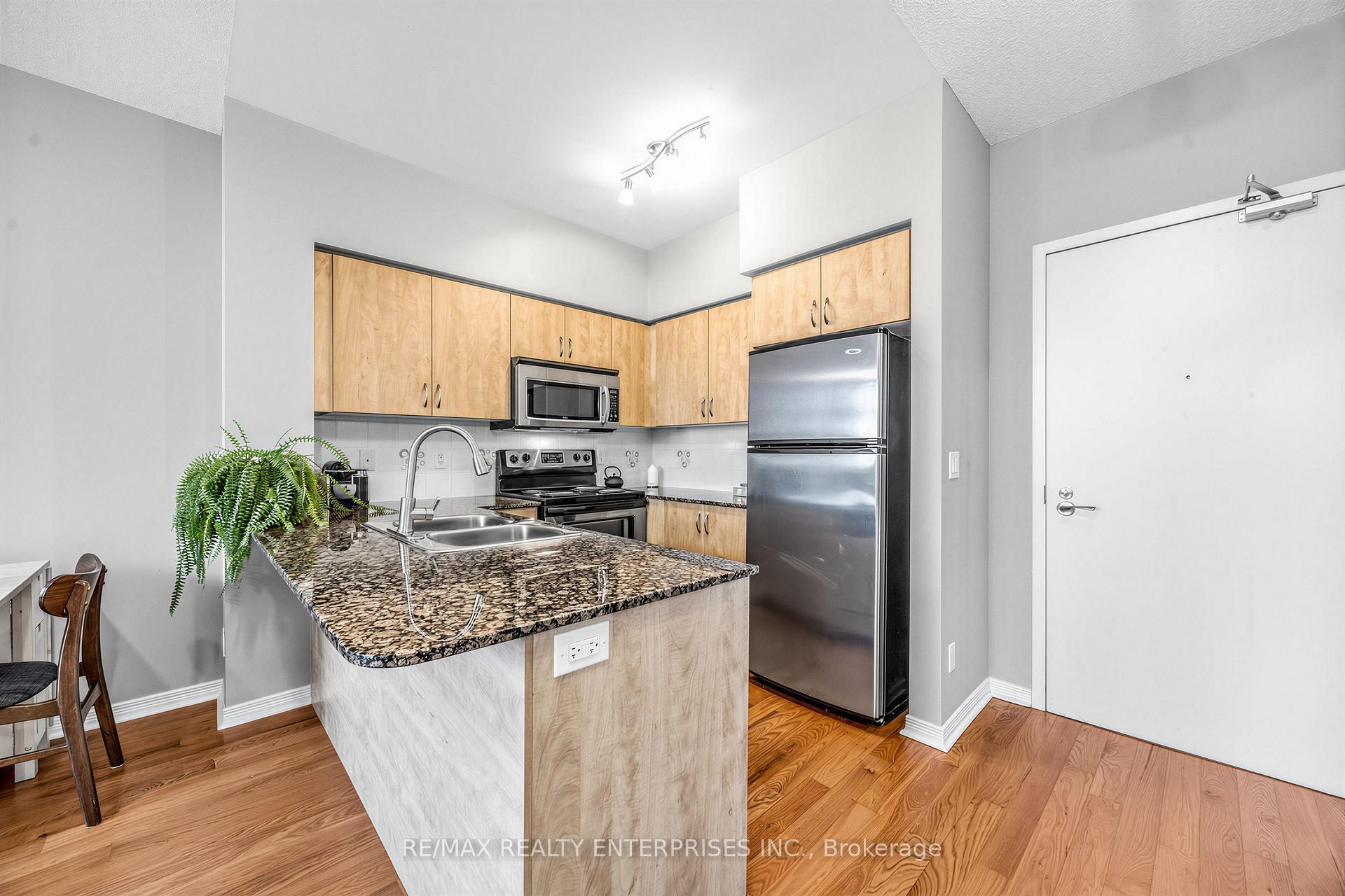 Photo 8 of Unit 304, 15 Legion Road, Etobicoke, Mimico — HOMEH