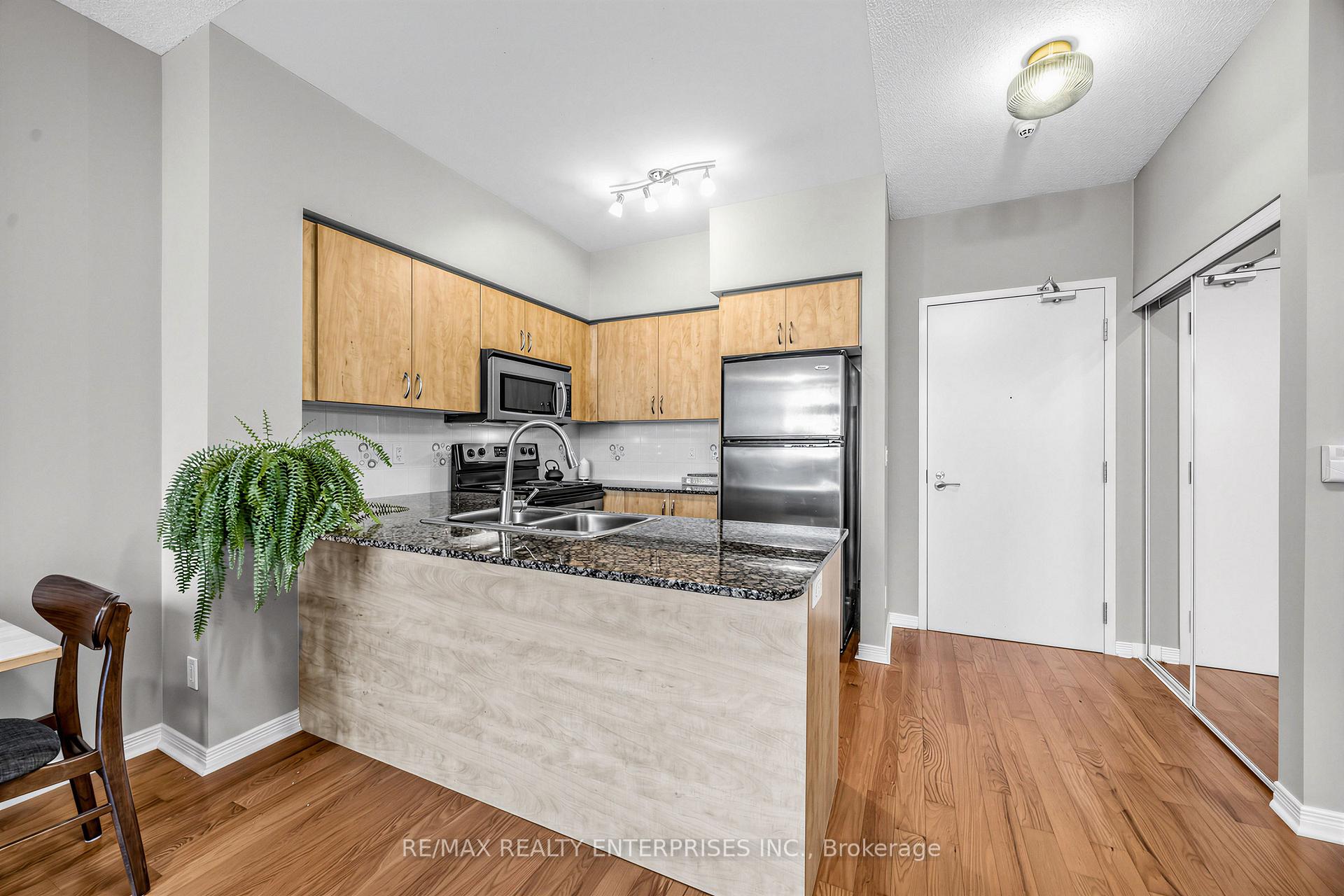 Photo 10 of Unit 304, 15 Legion Road, Etobicoke, Mimico — HOMEH