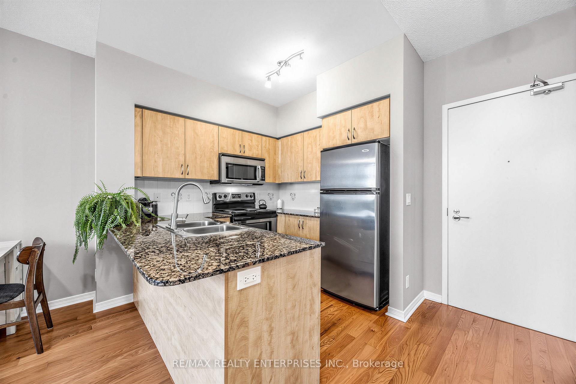 Photo 7 of Unit 304, 15 Legion Road, Etobicoke, Mimico — HOMEH