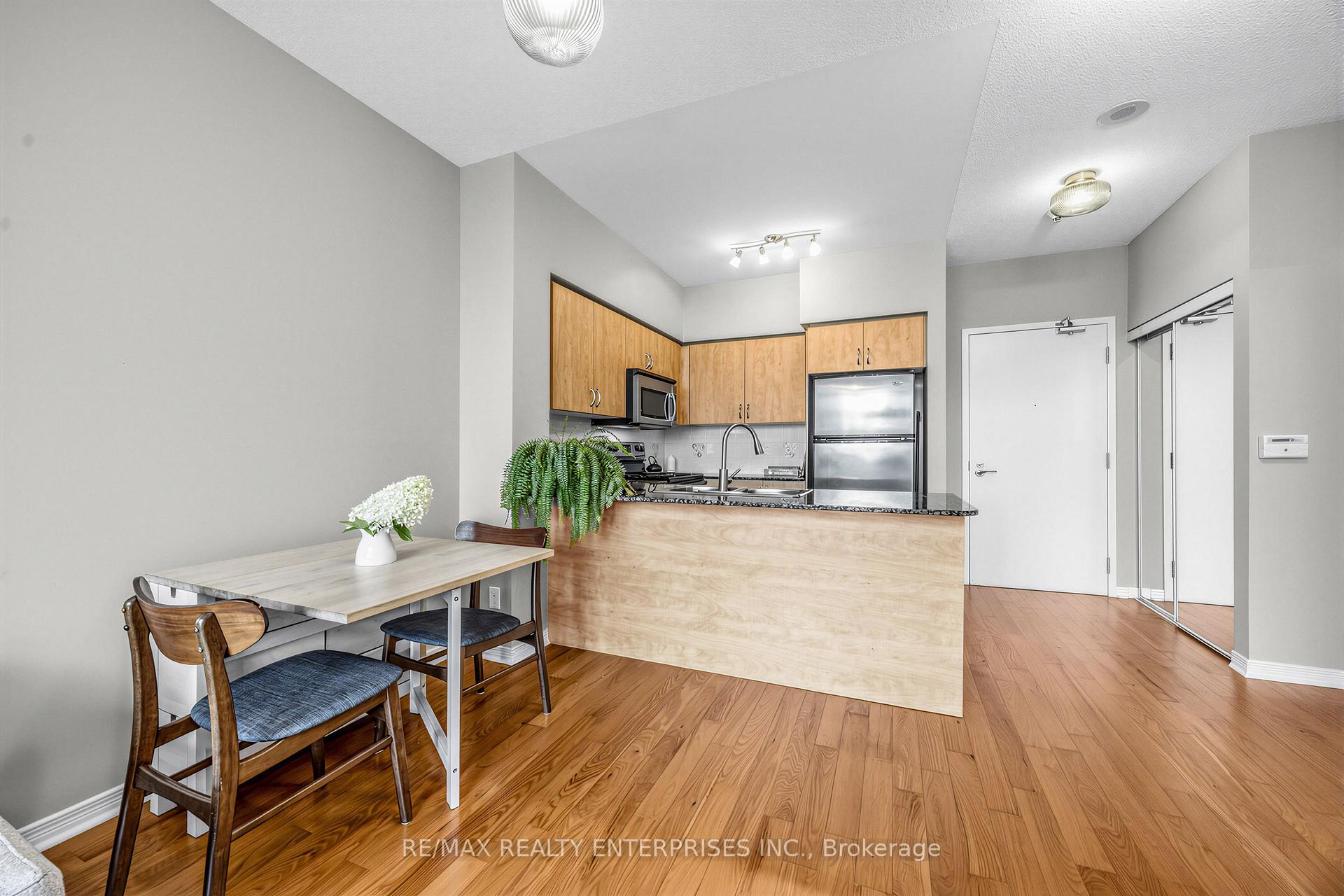 Photo 11 of Unit 304, 15 Legion Road, Etobicoke, Mimico — HOMEH