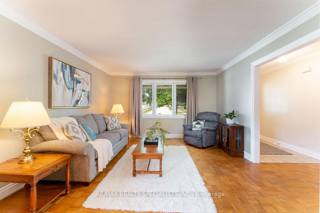 Photo 7 of 330 Hickory Circle, Oakville, Wedgewood Creek — HOMEH