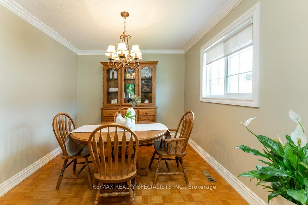 Photo 10 of 330 Hickory Circle, Oakville, Wedgewood Creek — HOMEH