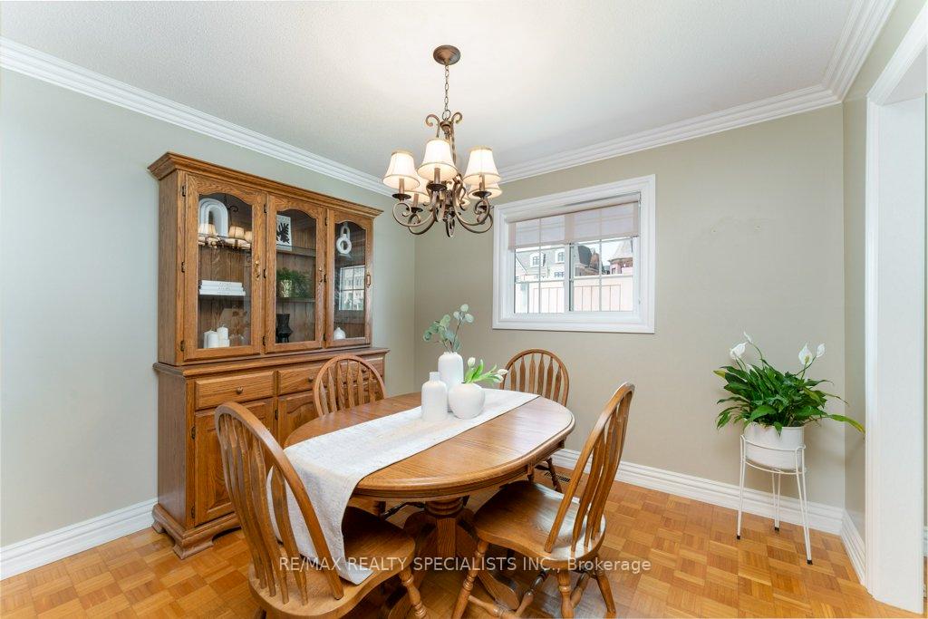 Photo 11 of 330 Hickory Circle, Oakville, Wedgewood Creek — HOMEH