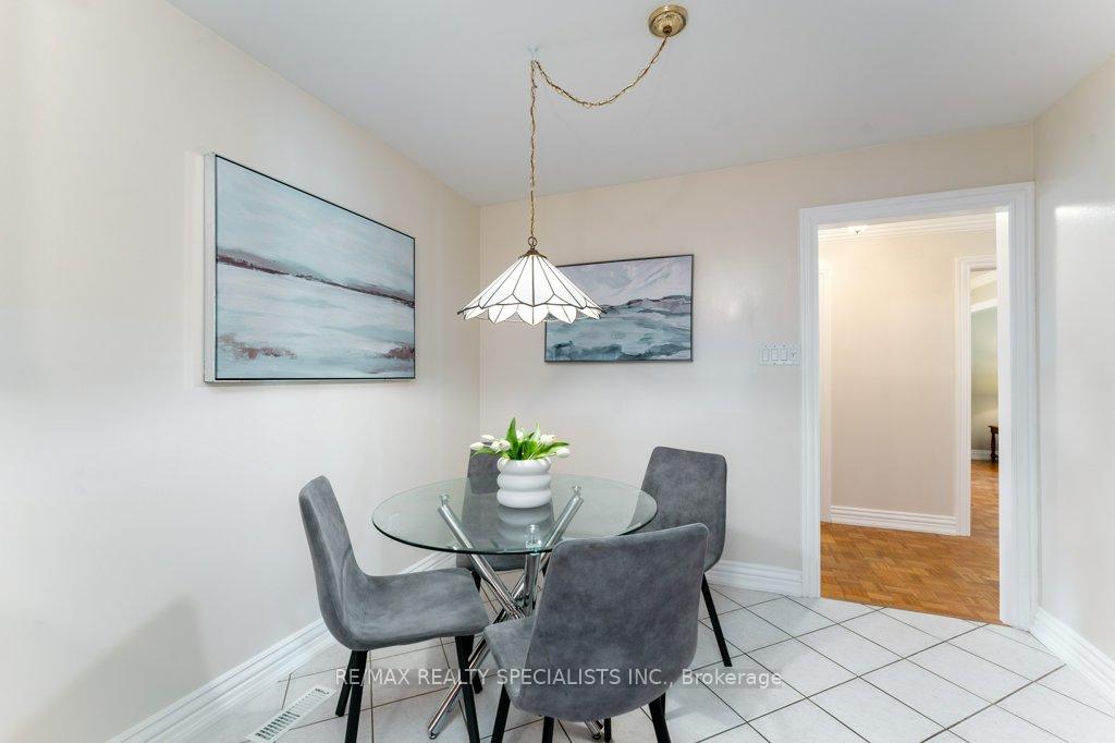 Photo 12 of 330 Hickory Circle, Oakville, Wedgewood Creek — HOMEH