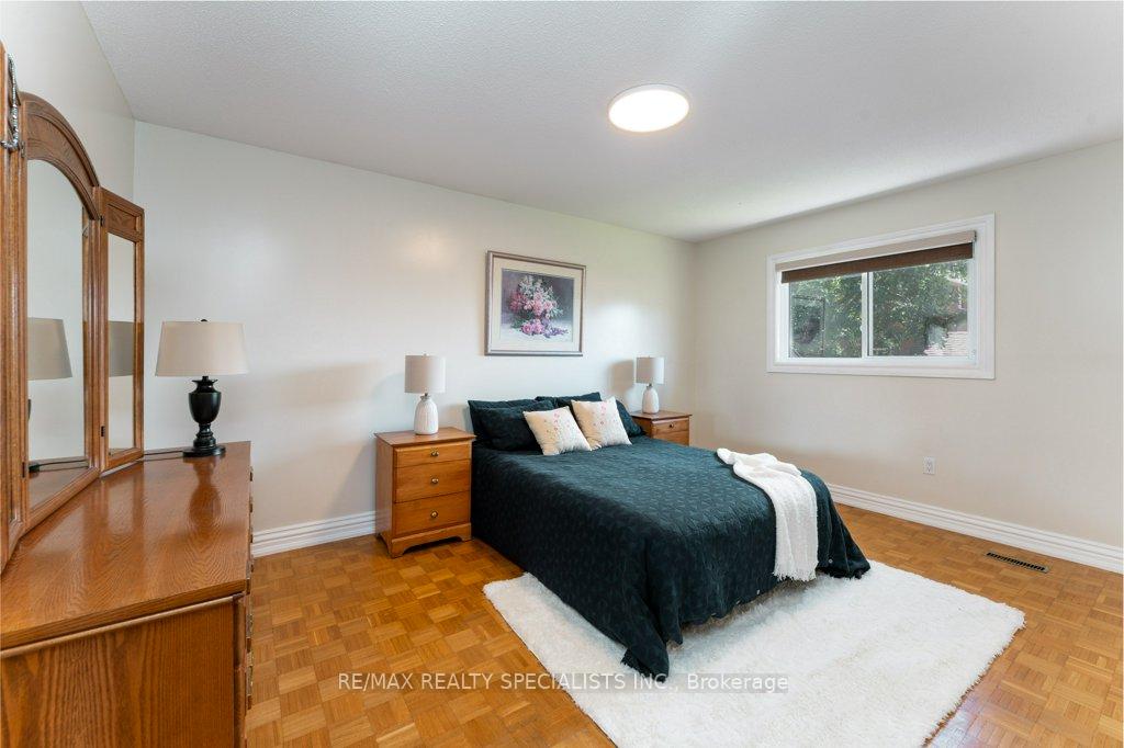 Photo 15 of 330 Hickory Circle, Oakville, Wedgewood Creek — HOMEH