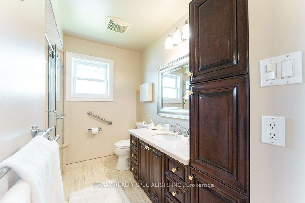 Photo 16 of 330 Hickory Circle, Oakville, Wedgewood Creek — HOMEH