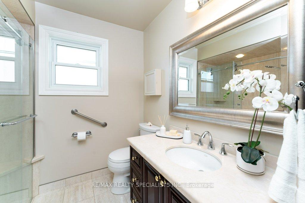 Photo 17 of 330 Hickory Circle, Oakville, Wedgewood Creek — HOMEH