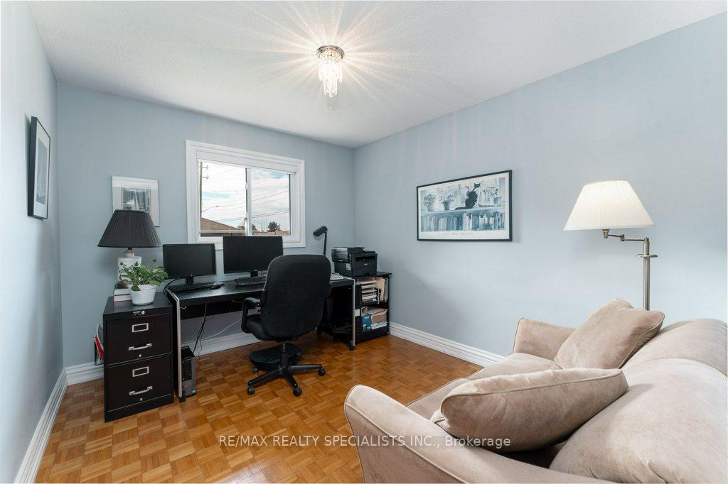 Photo 18 of 330 Hickory Circle, Oakville, Wedgewood Creek — HOMEH