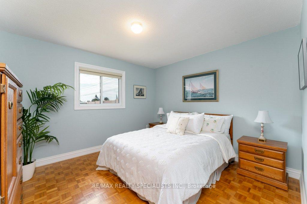 Photo 19 of 330 Hickory Circle, Oakville, Wedgewood Creek — HOMEH