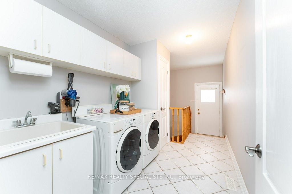 Photo 20 of 330 Hickory Circle, Oakville, Wedgewood Creek — HOMEH