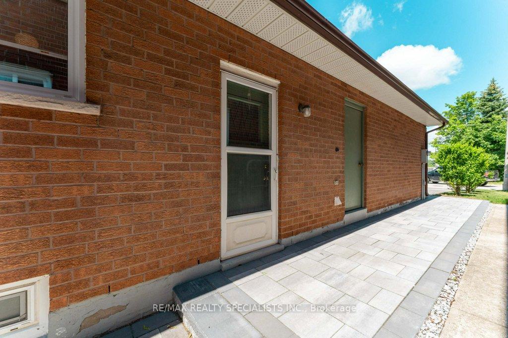 Photo 21 of 330 Hickory Circle, Oakville, Wedgewood Creek — HOMEH