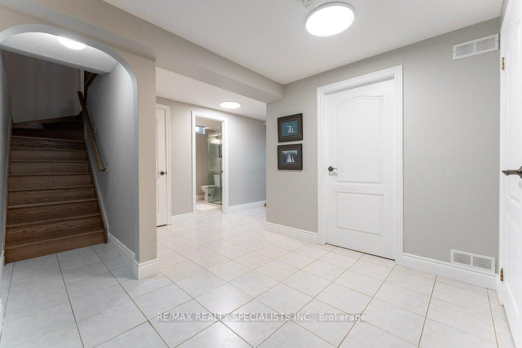 Photo 22 of 330 Hickory Circle, Oakville, Wedgewood Creek — HOMEH