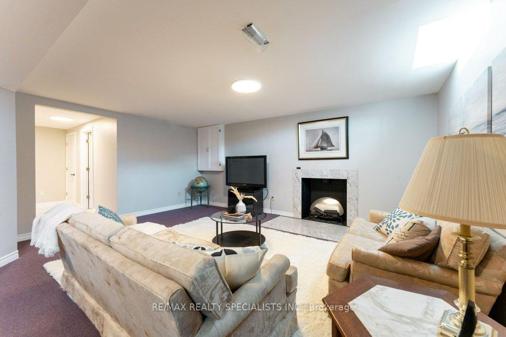 Photo 24 of 330 Hickory Circle, Oakville, Wedgewood Creek — HOMEH