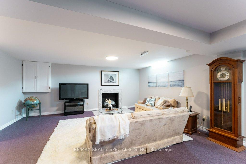 Photo 25 of 330 Hickory Circle, Oakville, Wedgewood Creek — HOMEH