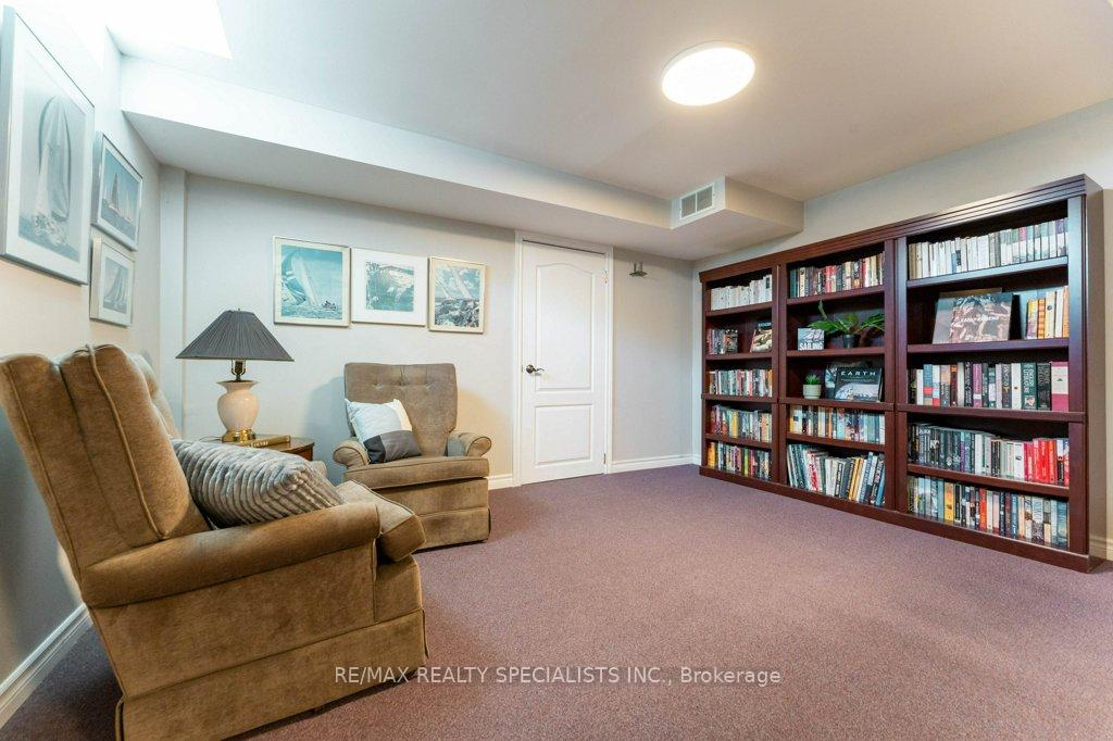 Photo 27 of 330 Hickory Circle, Oakville, Wedgewood Creek — HOMEH