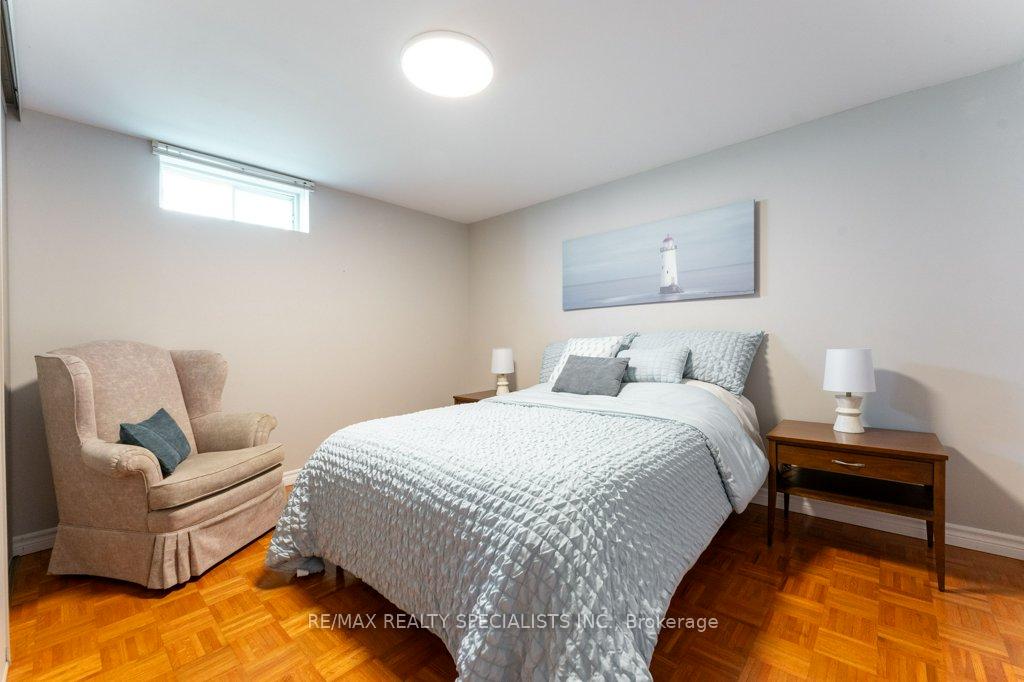 Photo 32 of 330 Hickory Circle, Oakville, Wedgewood Creek — HOMEH