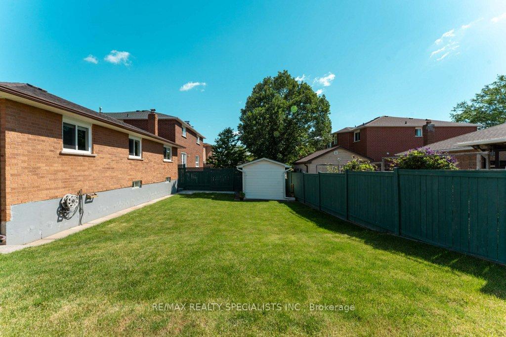 Photo 34 of 330 Hickory Circle, Oakville, Wedgewood Creek — HOMEH