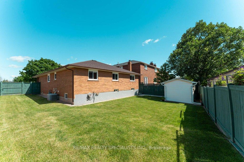 Photo 35 of 330 Hickory Circle, Oakville, Wedgewood Creek — HOMEH