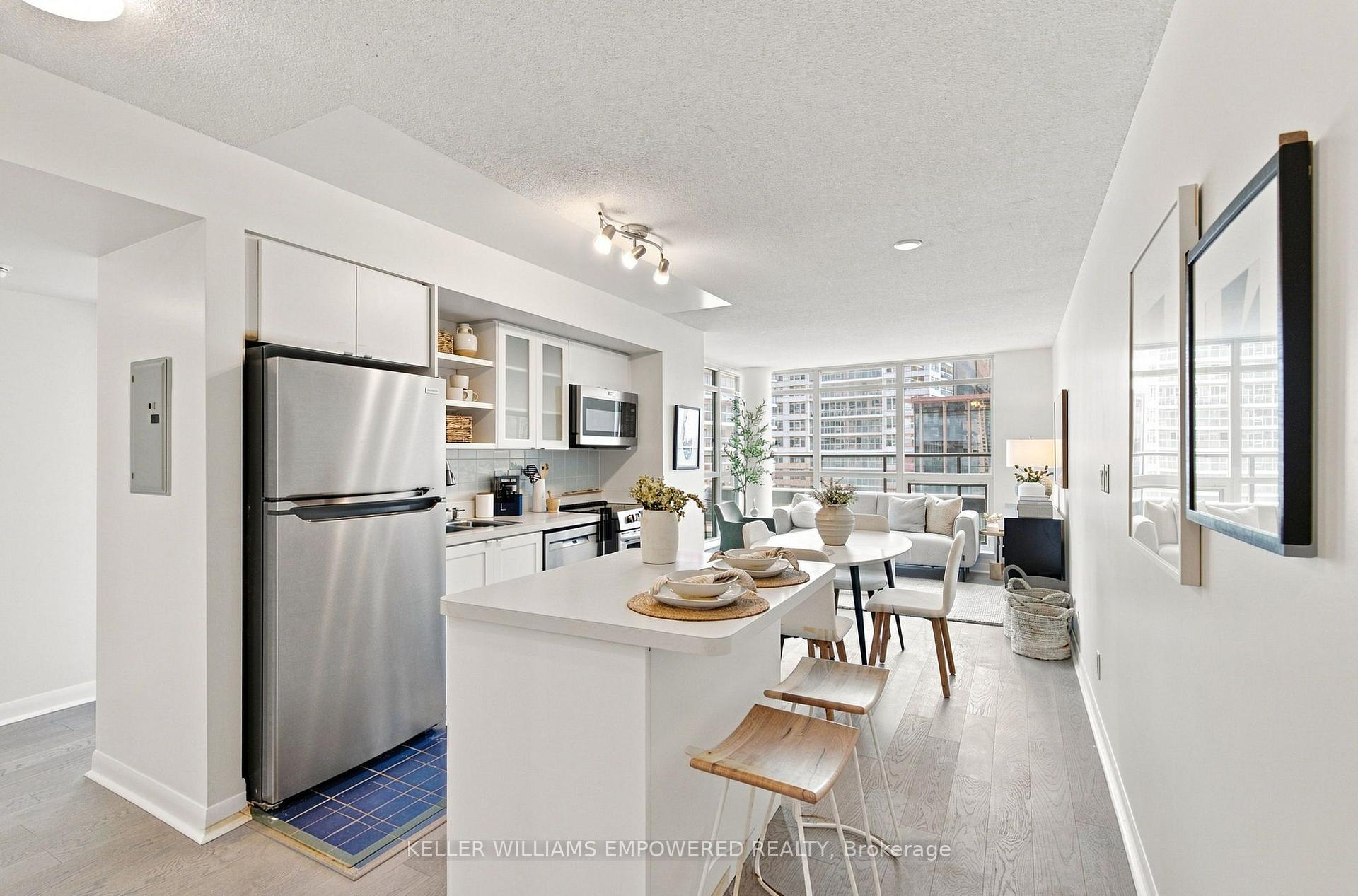 Photo 12 of Unit 1002, 600 Fleet Street, Toronto, Niagara — HOMEH