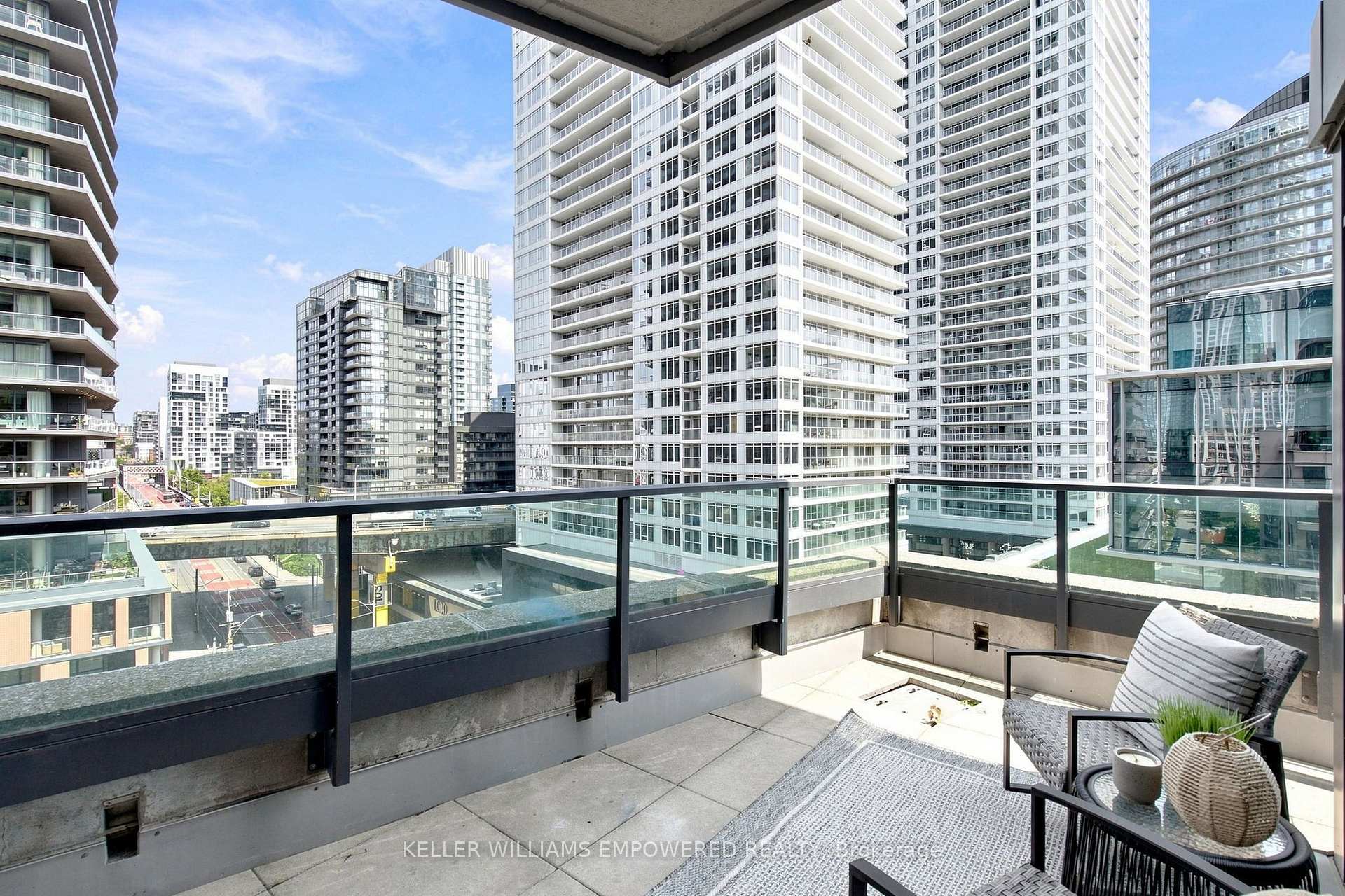 Photo 37 of Unit 1002, 600 Fleet Street, Toronto, Niagara — HOMEH