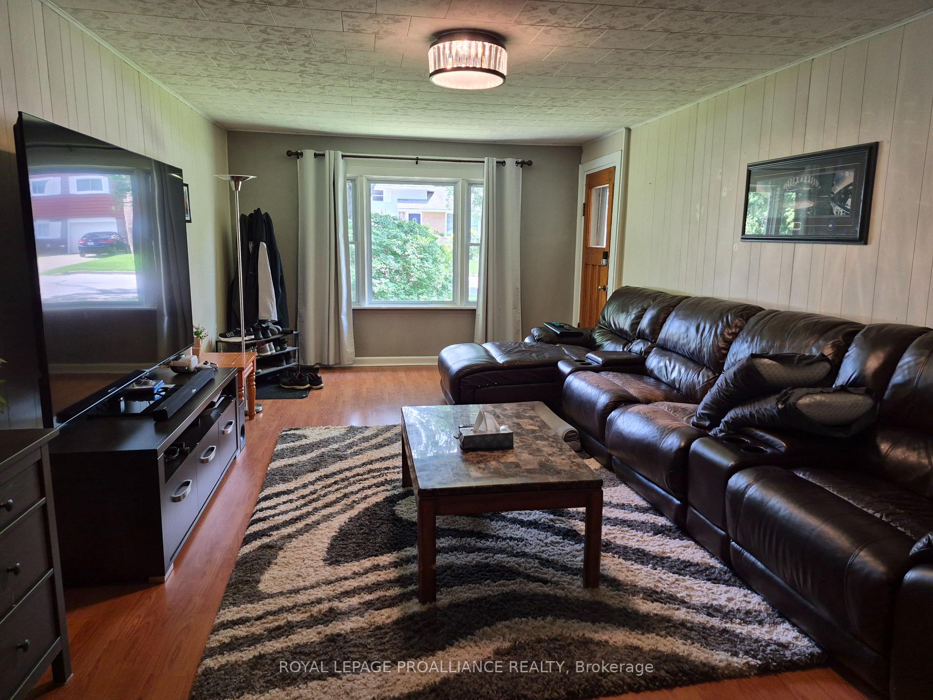 Photo 4 of 162 First Avenue, Brockville, Brockville — HOMEH