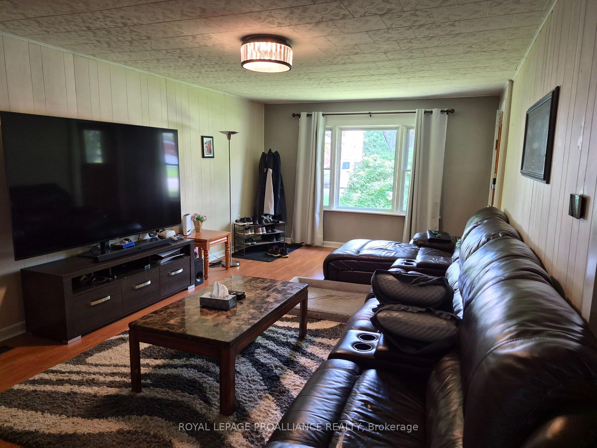 Photo 5 of 162 First Avenue, Brockville, Brockville — HOMEH