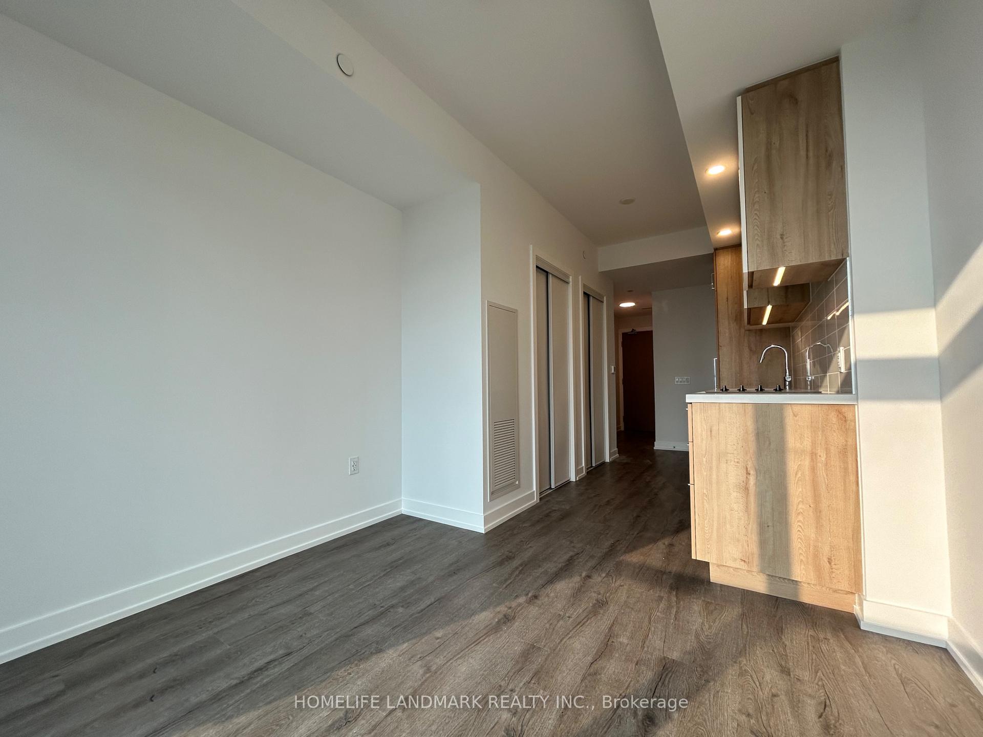 Photo 4 of Unit 803, 21 Meadowdale Road, Vaughan, Vaughan Corporate Centre — HOMEH
