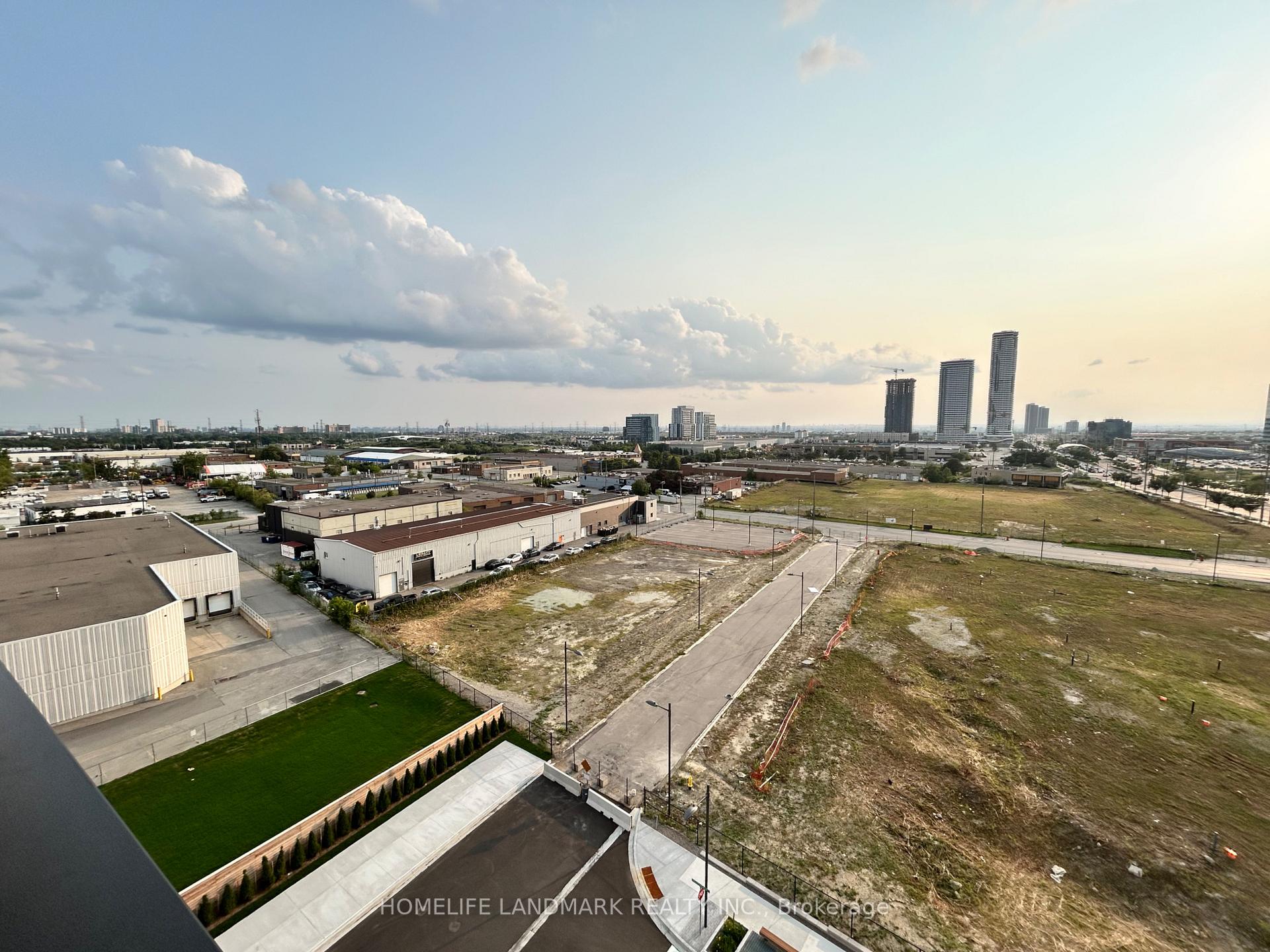 Photo 9 of Unit 803, 21 Meadowdale Road, Vaughan, Vaughan Corporate Centre — HOMEH