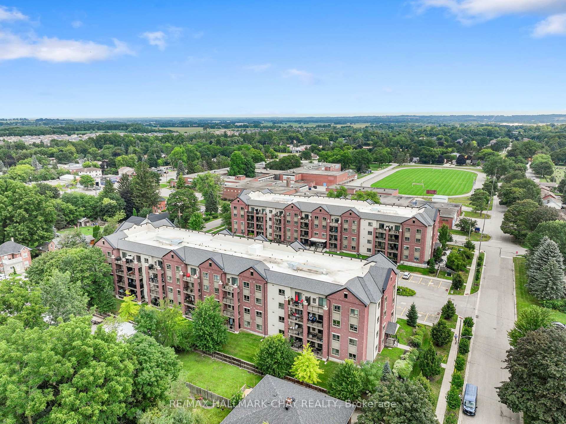 Photo of Unit 404, 157 Wellington Street E