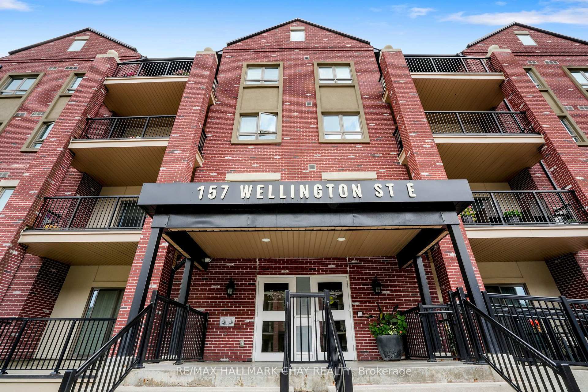 Photo 3 of Unit 404, 157 Wellington Street E, New Tecumseth, Alliston — HOMEH