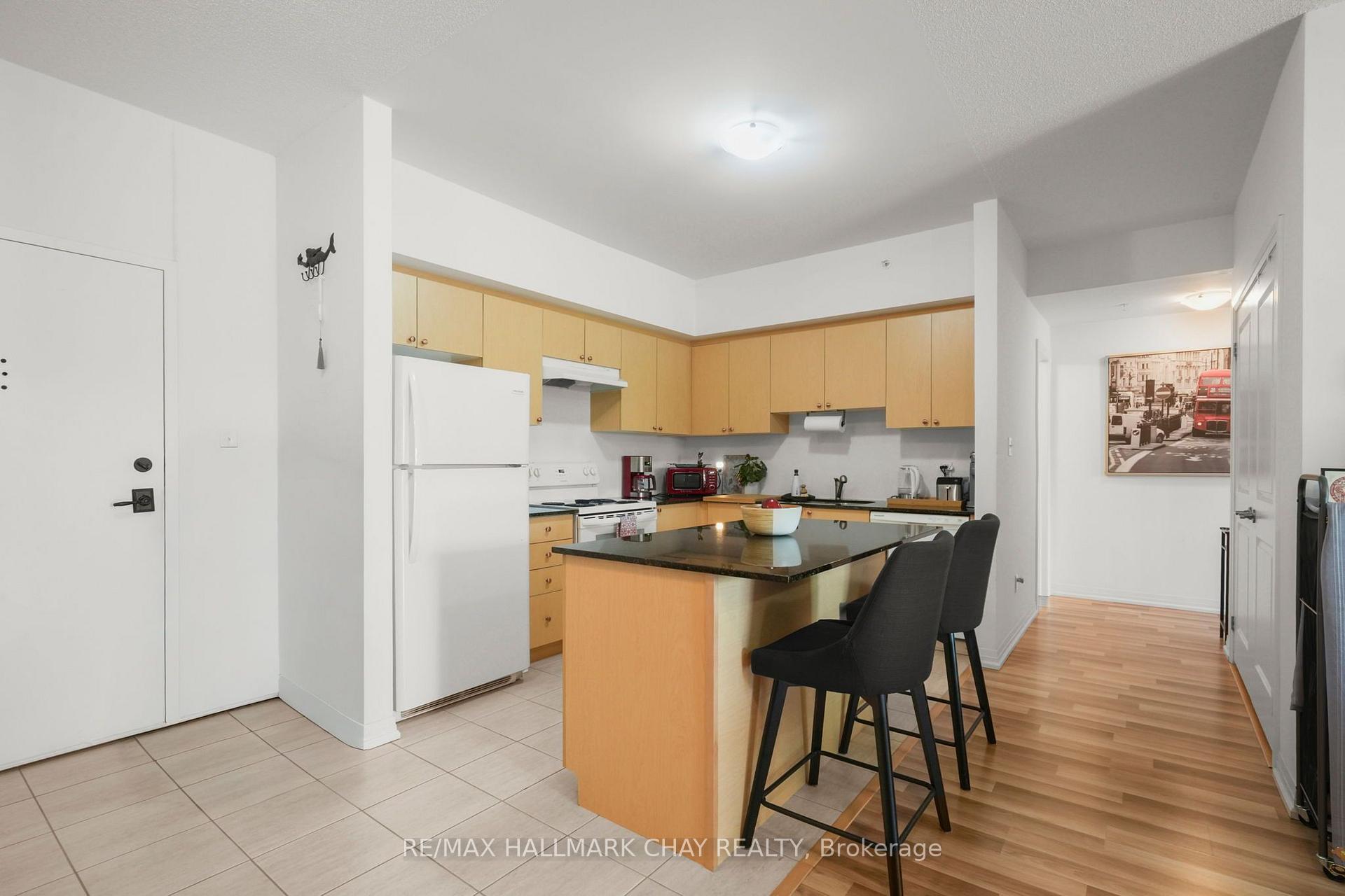 Photo 6 of Unit 404, 157 Wellington Street E, New Tecumseth, Alliston — HOMEH