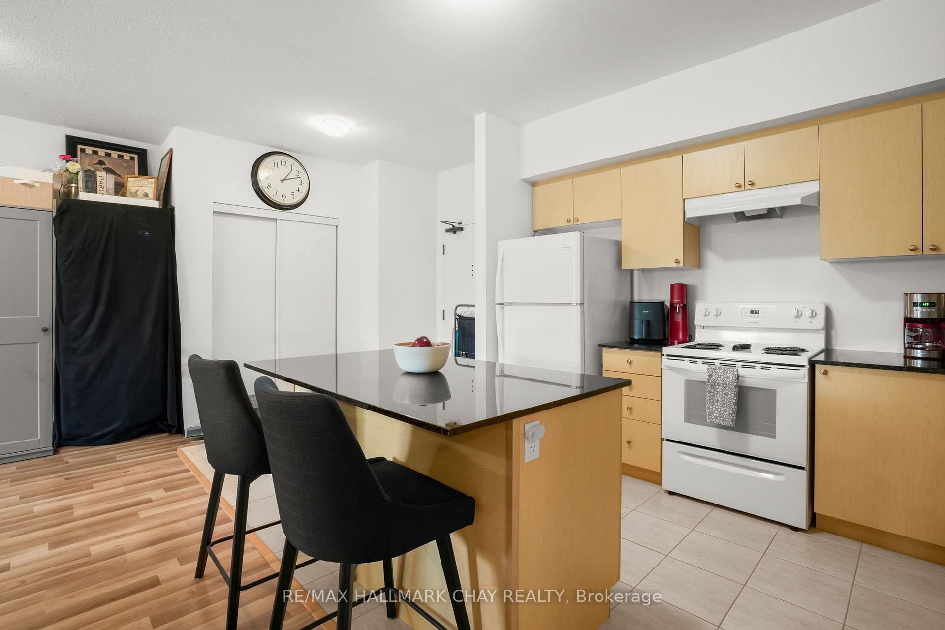 Photo 8 of Unit 404, 157 Wellington Street E, New Tecumseth, Alliston — HOMEH