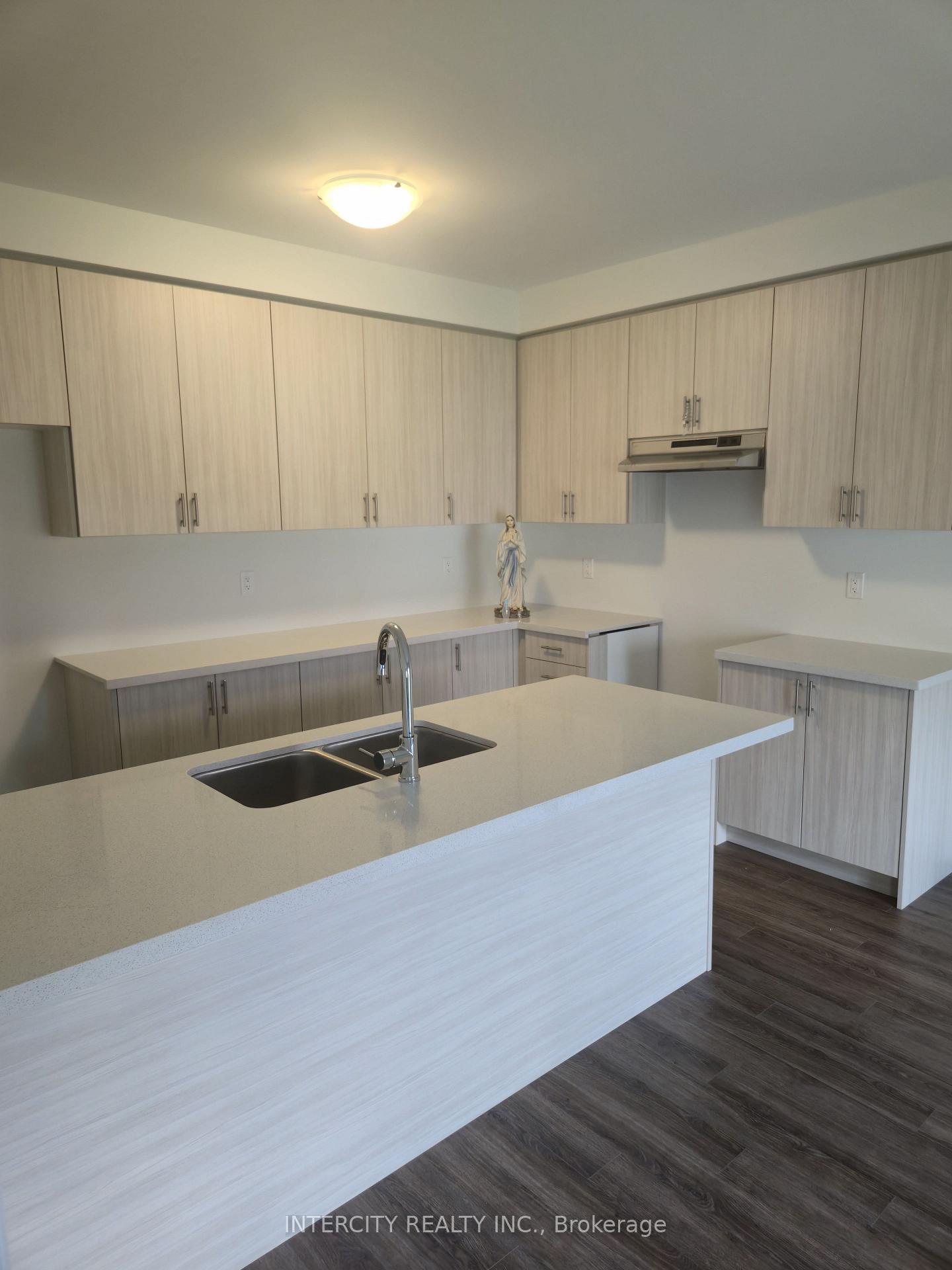 Photo 6 of Unit Upper, 45 Pembrook Street, Caledon, Bolton East — HOMEH