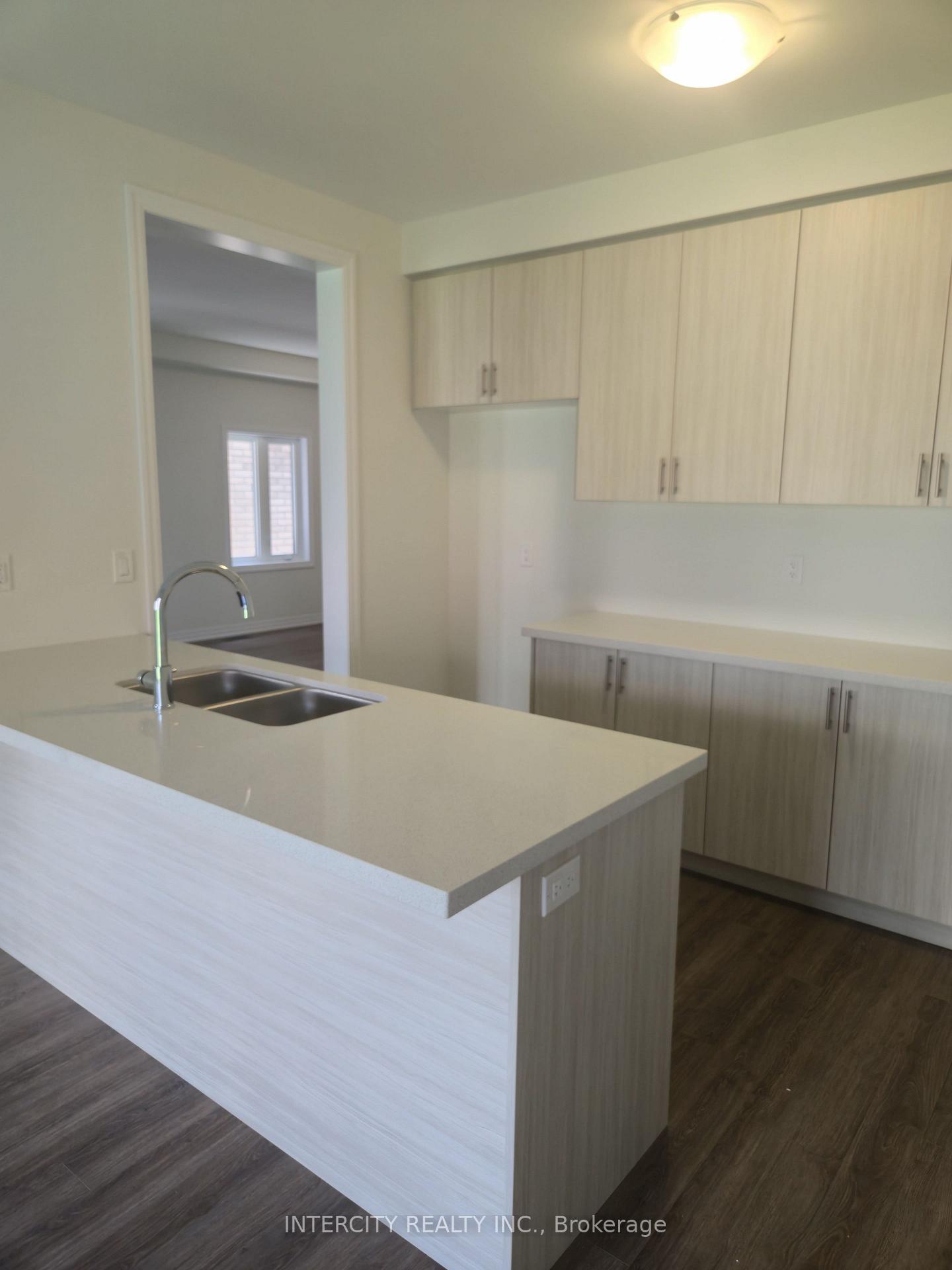 Photo 8 of Unit Upper, 45 Pembrook Street, Caledon, Bolton East — HOMEH