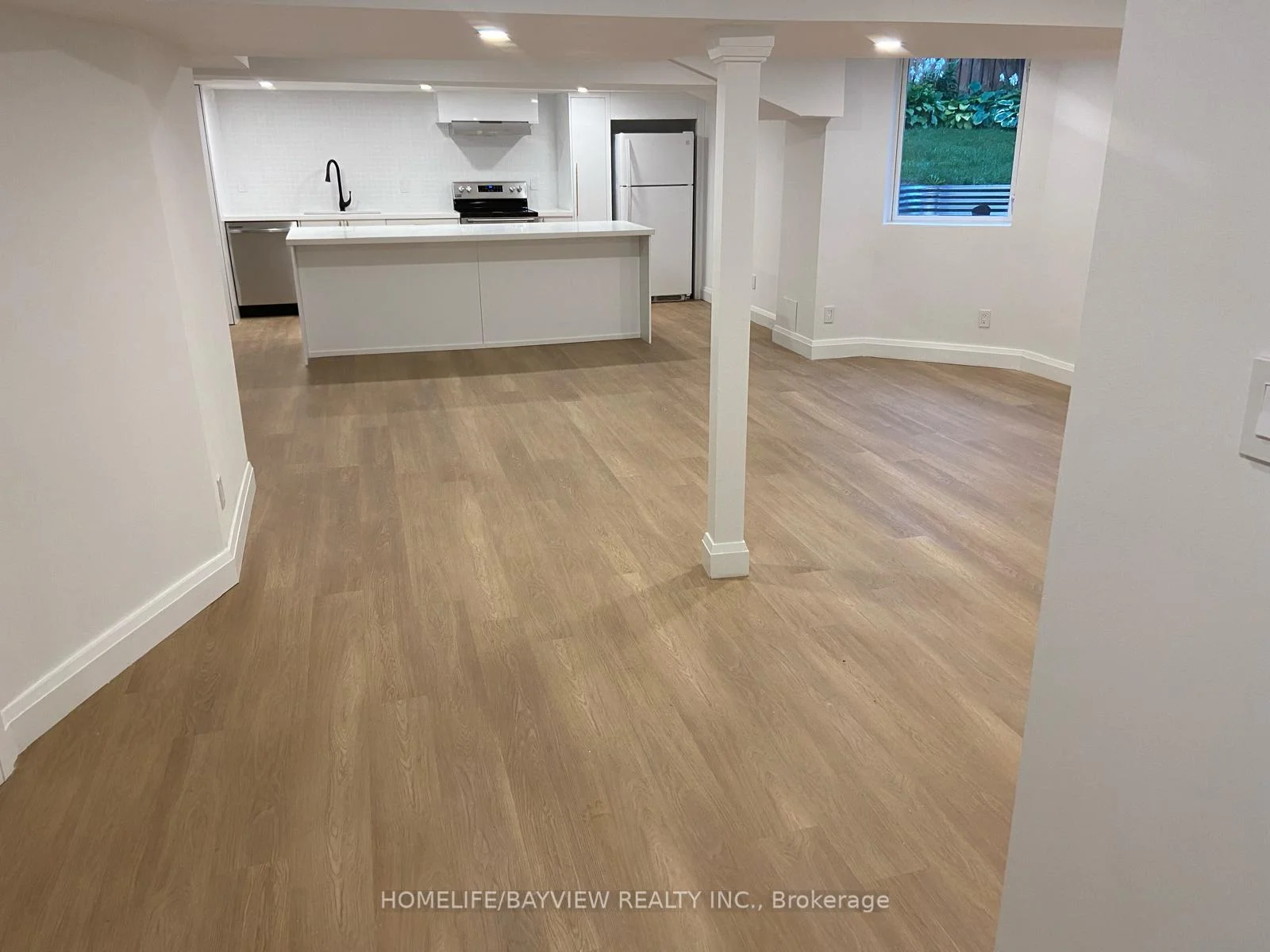 Photo 3 of 115 Newport Square, Vaughan, Uplands — HOMEH