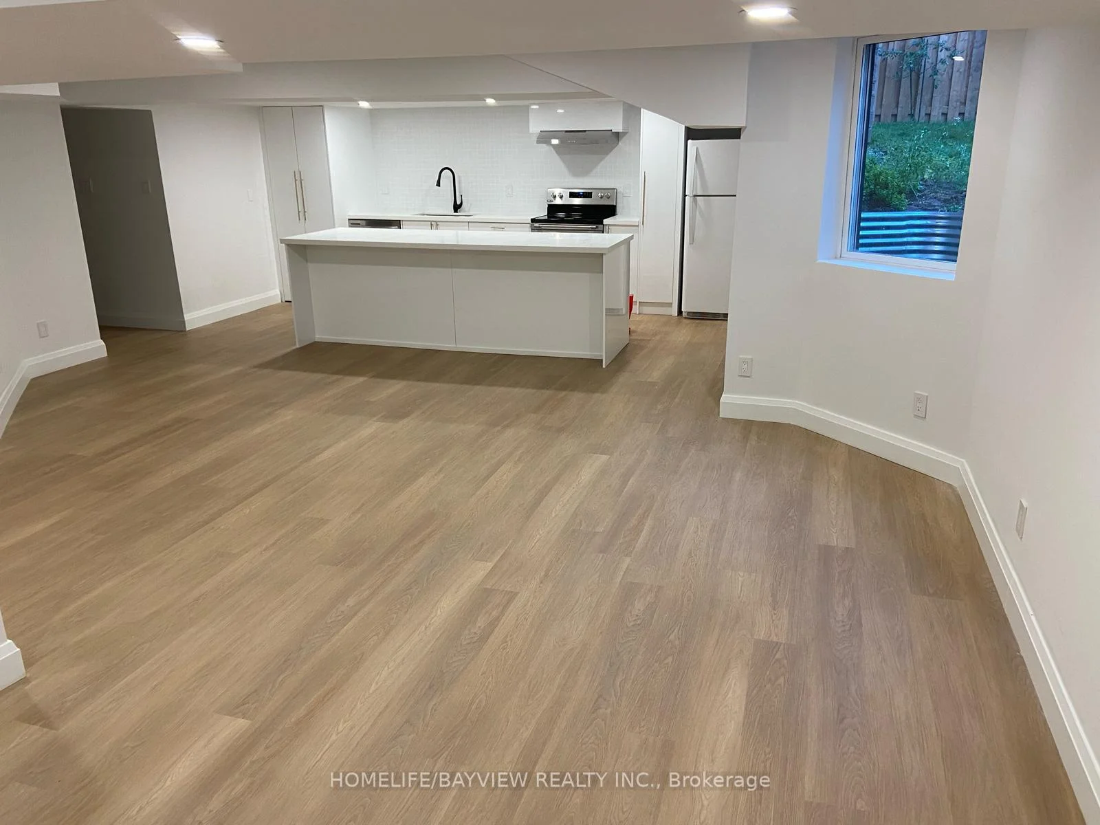 Photo 7 of 115 Newport Square, Vaughan, Uplands — HOMEH