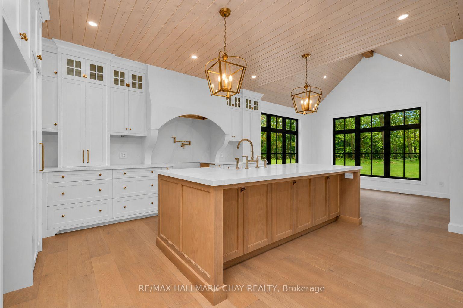 Photo 14 of 25 Heatherwood Drive, Springwater, Midhurst — HOMEH