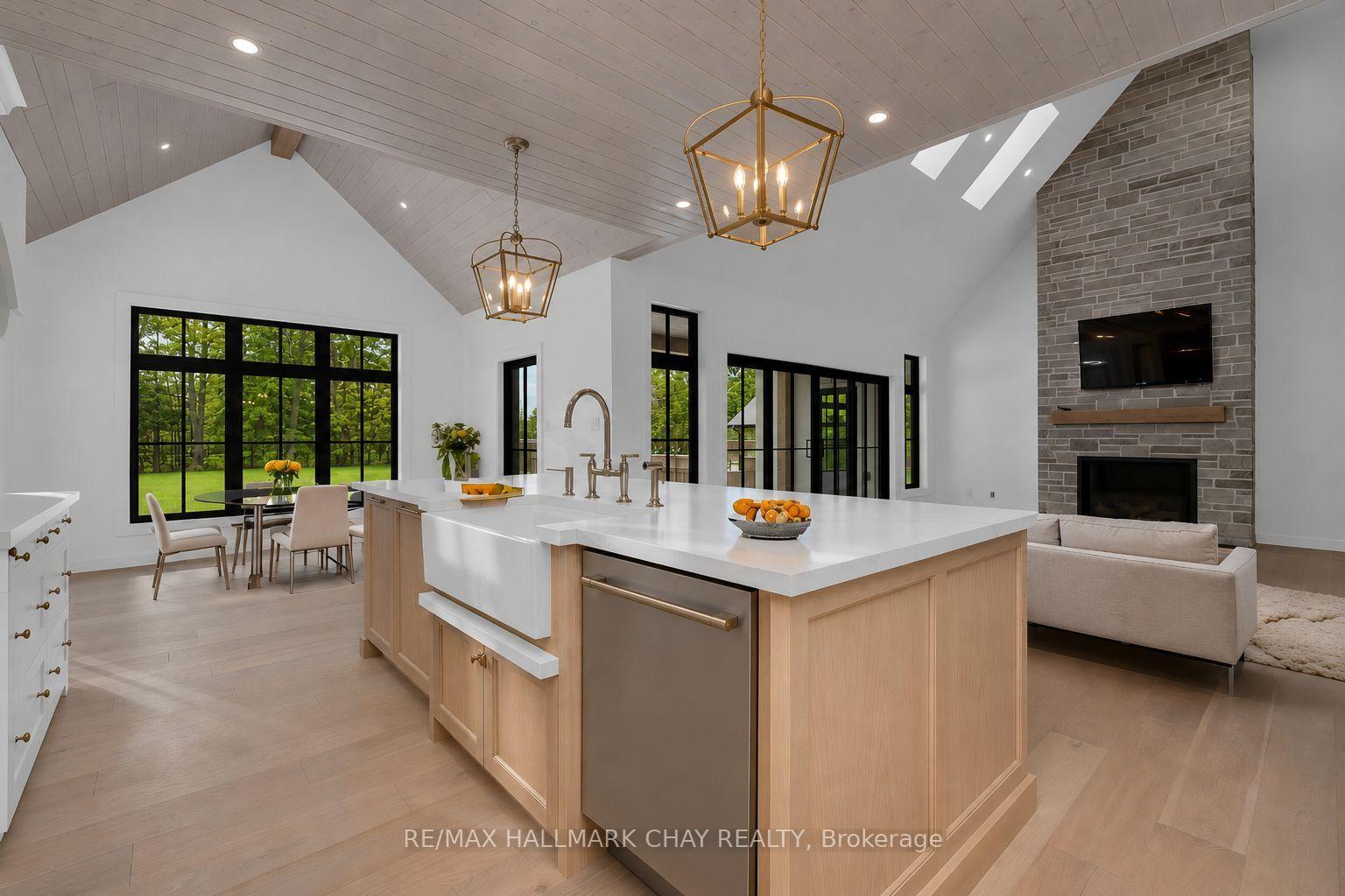 Photo 15 of 25 Heatherwood Drive, Springwater, Midhurst — HOMEH