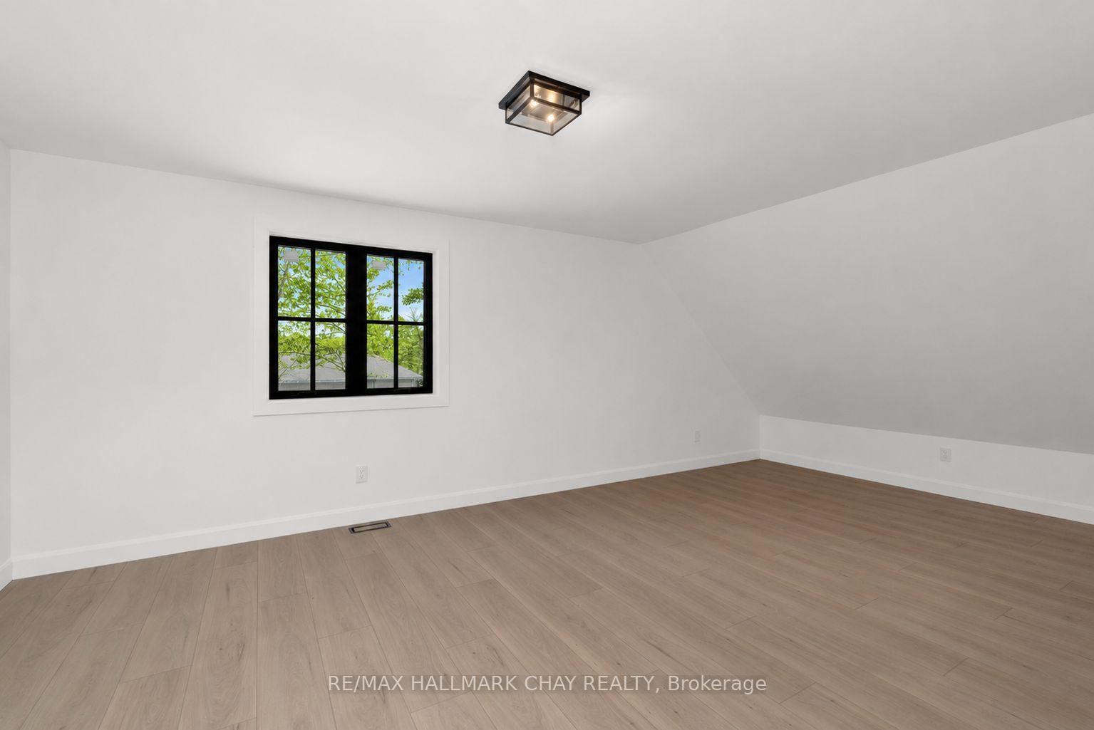 Photo 18 of 25 Heatherwood Drive, Springwater, Midhurst — HOMEH