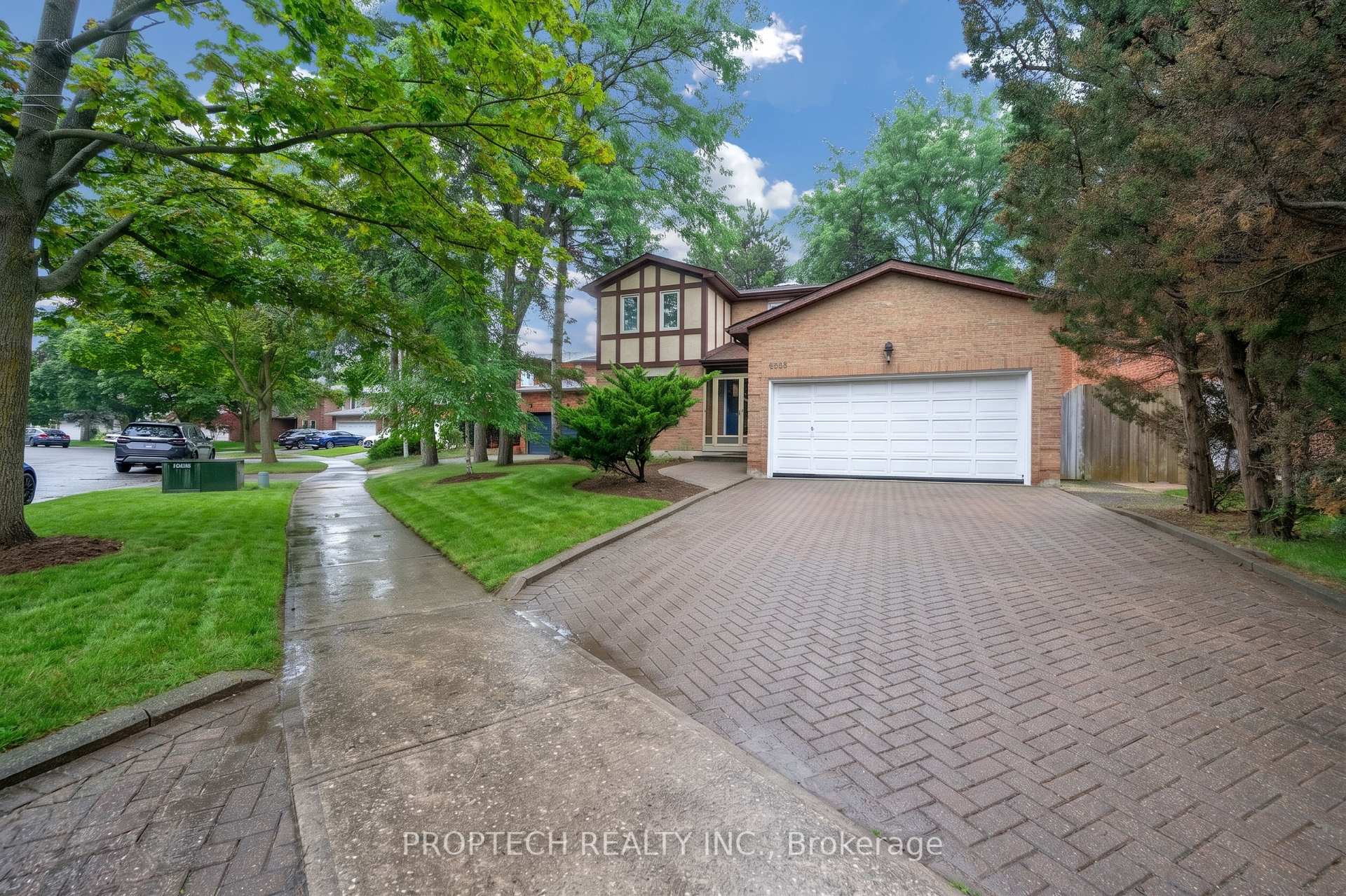 Photo 3 of 245 Fincham Avenue, Markham, Markham Village — HOMEH