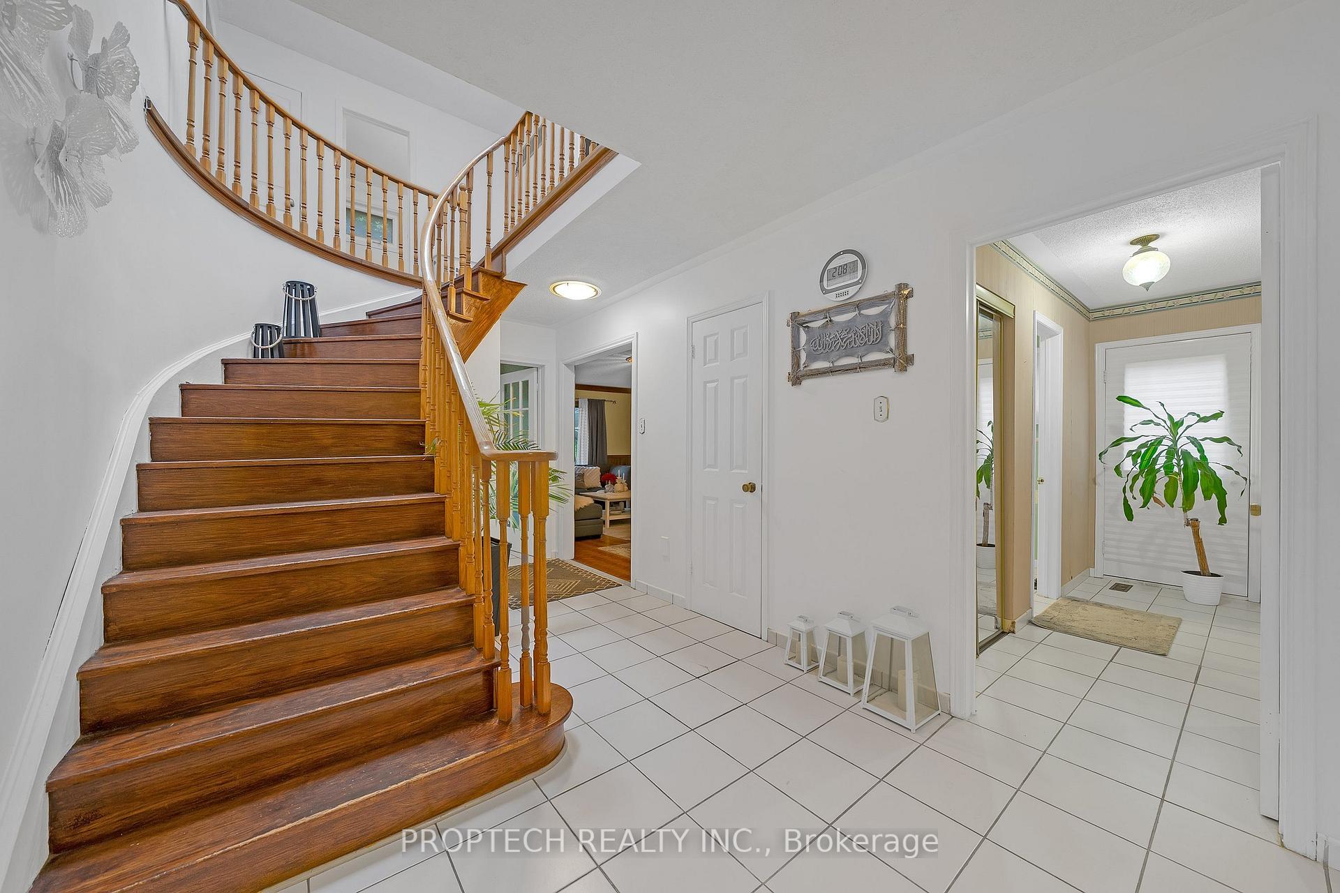 Photo 12 of 245 Fincham Avenue, Markham, Markham Village — HOMEH