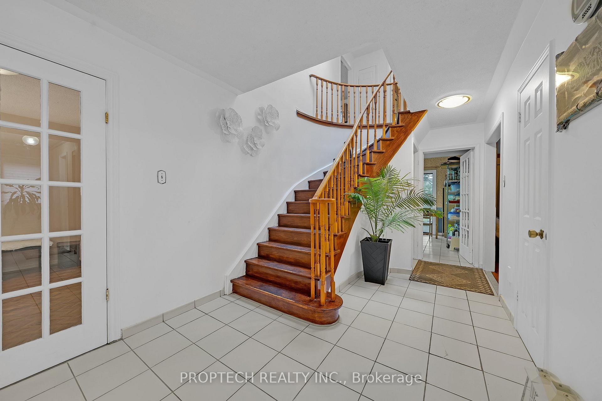 Photo 13 of 245 Fincham Avenue, Markham, Markham Village — HOMEH